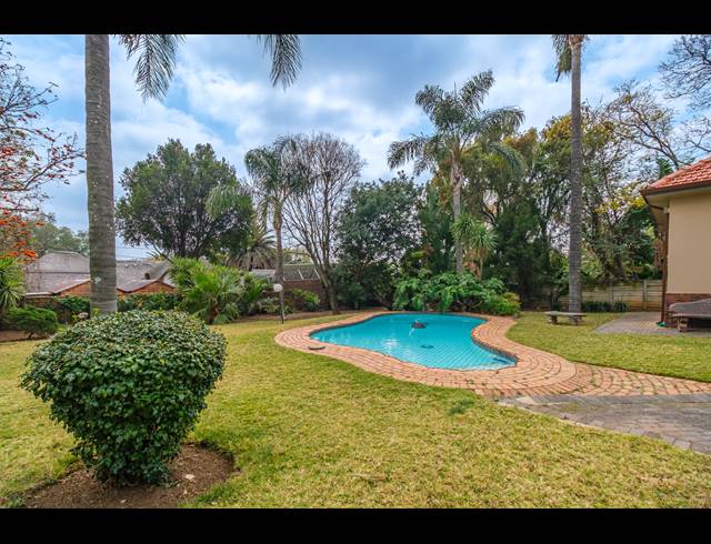 5 BEDROOM FREEHOLD FOR SALE IN BLACKHEATH